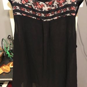 Sleeveless flower print shirt